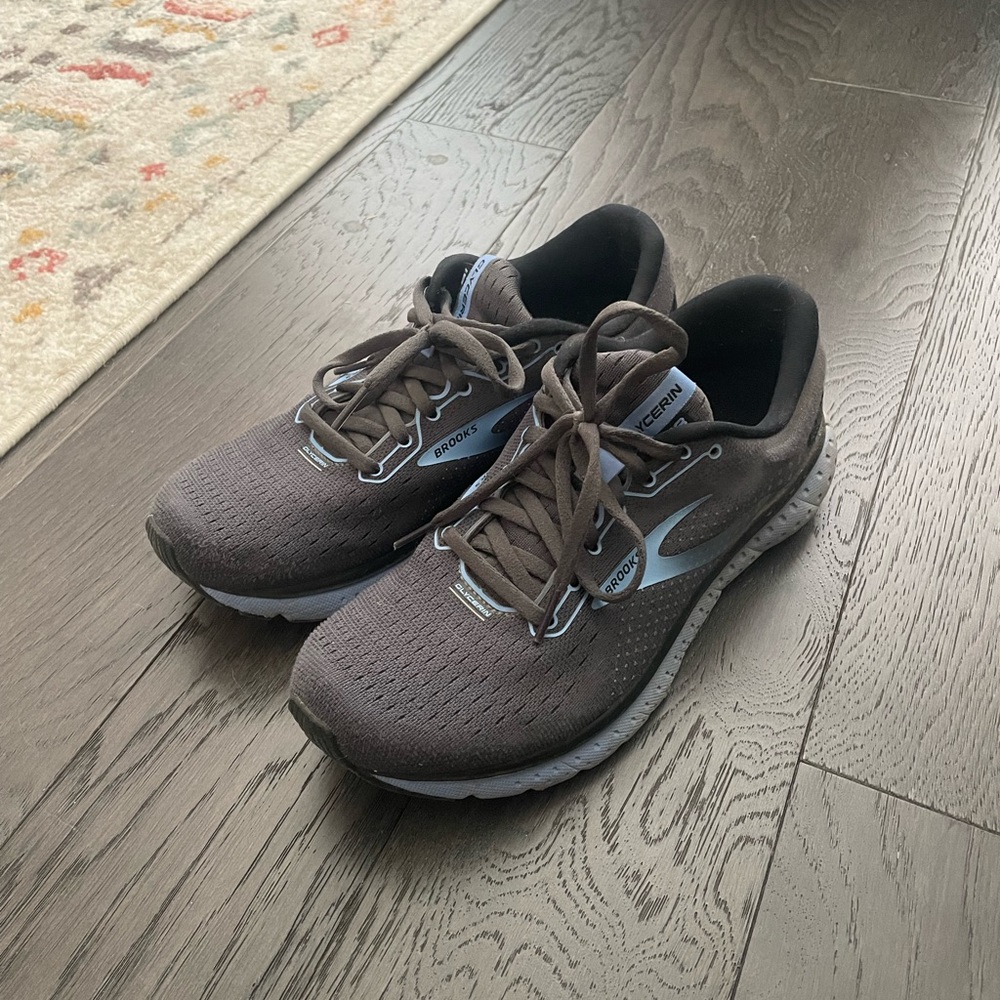 Glycerin 8.5, lightly worn, great condition.